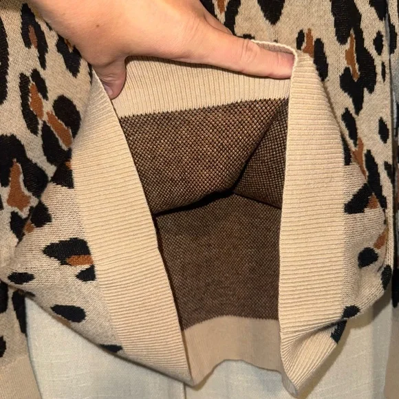 Leopard Print Crewneck Sweater - Picture 4 of 5